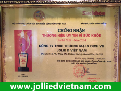 Hot girl Linh Jollie lái xế hộp nổi bật đi nhận giải thưởng thương hiệu uy tín