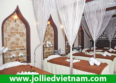 Hot girl Linh Jollie tưng bừng khai trương Jollie D Spa TP.HCM