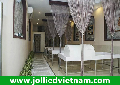 Hot girl Linh Jollie tưng bừng khai trương Jollie D Spa TP.HCM