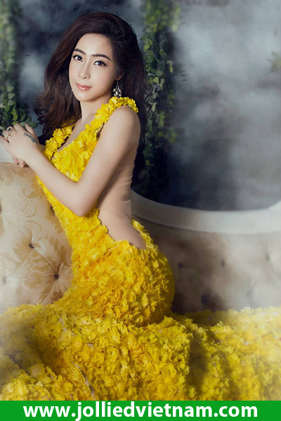 Trị mụn củng hot girl Linh Jollie